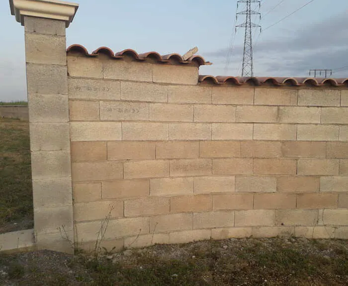 mur cloture parpaing déco rénovations dordogne 700 x 575